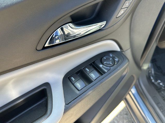 Used 2024 Chevrolet Equinox LS FWD image 17