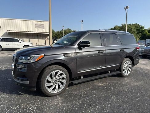 Used 2024 Lincoln Navigator Reserve AWD/4WD image 7