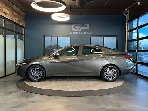 Used 2024 Hyundai Elantra SEL FWD image 6