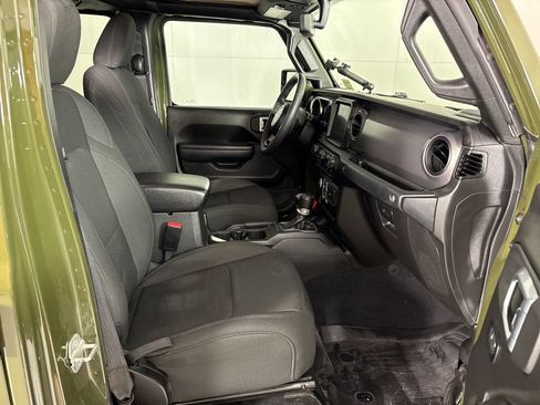 Used 2023 Jeep Gladiator Sport AWD/4WD image 17
