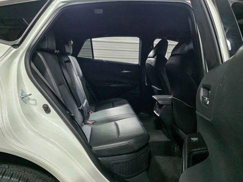 Used 2022 Toyota Venza XLE image 16