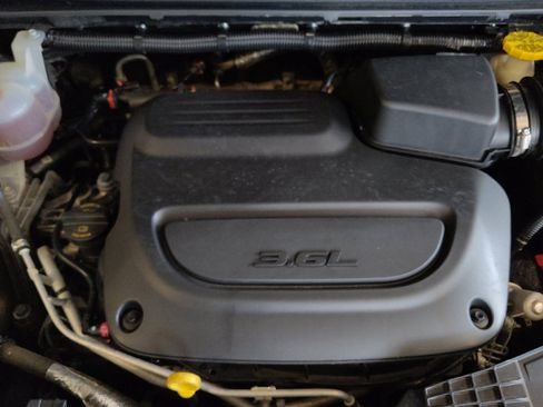 Used 2023 Chrysler Pacifica Touring FWD image 30