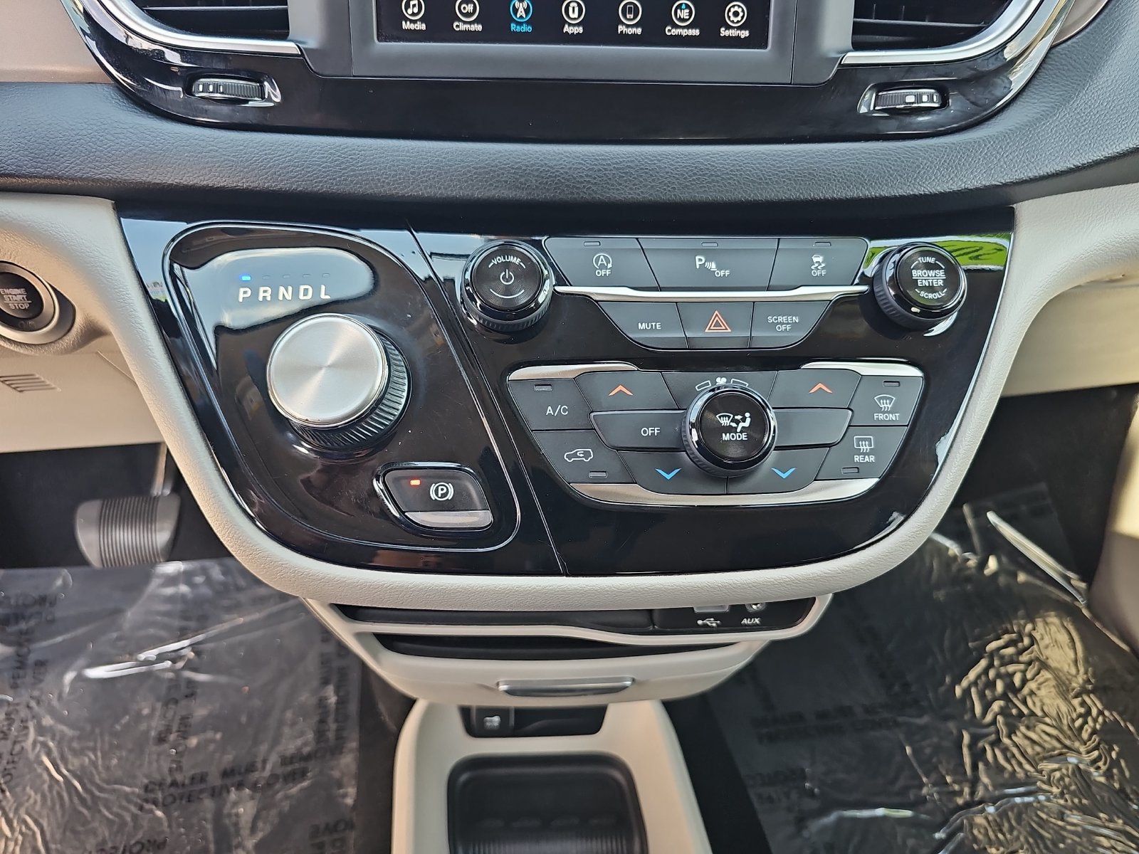 Used 2019 Chrysler Pacifica LX w/ Tire & Wheel Group FWD image 21