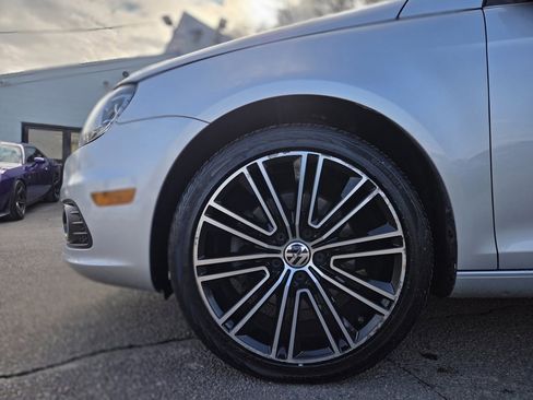 Used 2014 Volkswagen Eos w/ Sport Package image 11