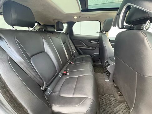 Used 2020 Jaguar F-PACE Premium image 22
