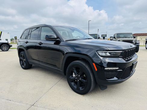Used 2023 Jeep Grand Cherokee Limited w/ Black Appearance Package AWD/4WD image 2