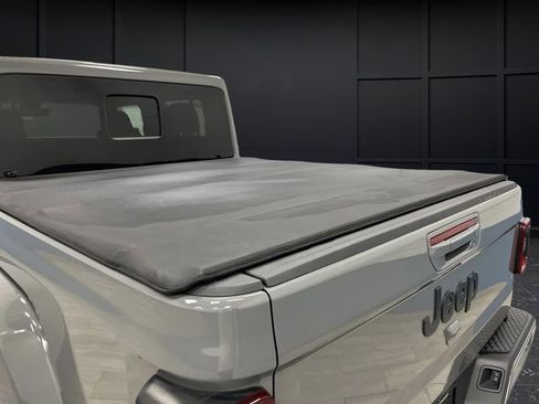 Used 2022 Jeep Gladiator Overland image 36