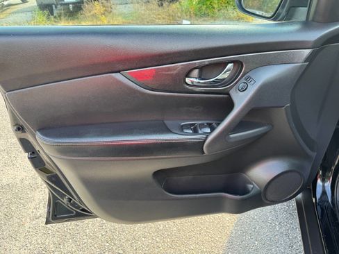 Used 2015 Nissan Rogue SL image 40