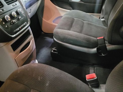 Used 2018 Dodge Grand Caravan SE w/ UConnect Hands-Free Group FWD image 26