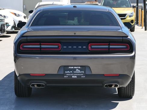 Used 2022 Dodge Challenger SXT RWD image 5