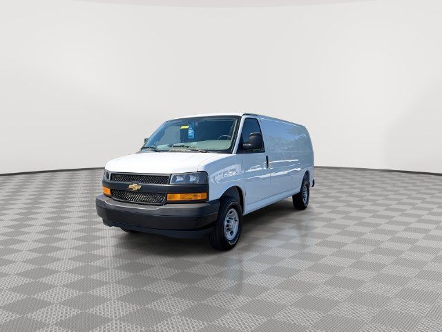 Used 2026 Chevrolet Express 2500 Extended w/ Driver Convenience Package RWD image 4