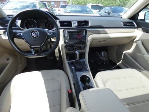 Used 2016 Volkswagen Passat 1.8T SE image 10