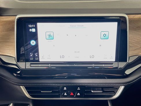 Used 2025 Volkswagen Atlas SE FWD image 23