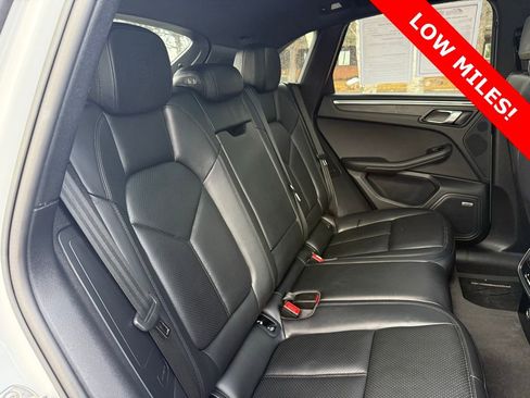 Used 2018 Porsche Macan Base image 16