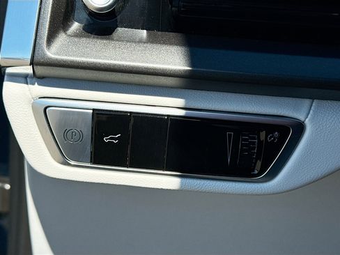 Used 2026 Cadillac Vistiq Luxury image 36