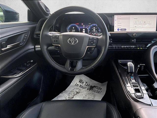 Used 2025 Toyota Crown AWD/4WD image 7