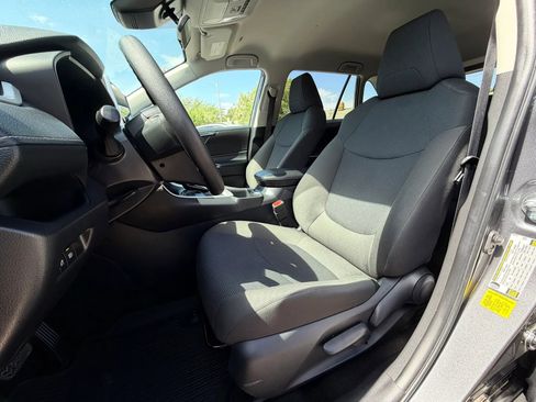 Used 2025 Toyota RAV4 LE AWD/4WD image 39