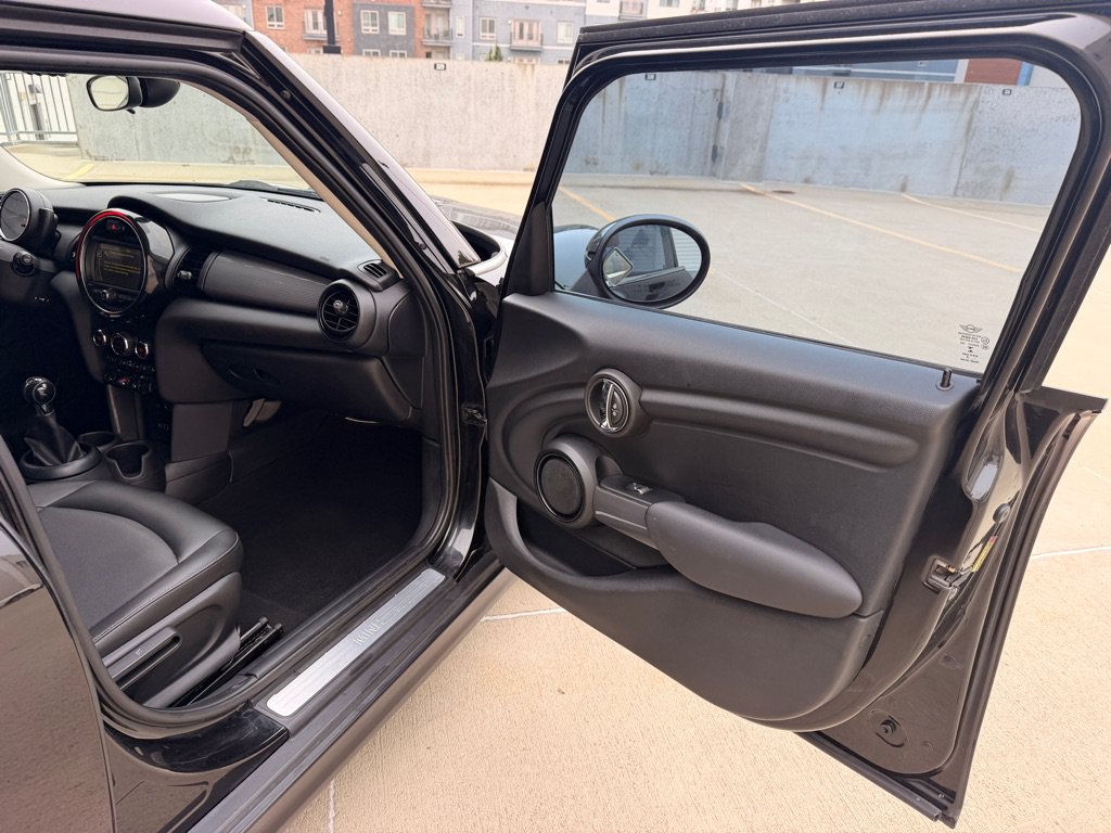 Used 2017 MINI Cooper 4-Door Hardtop FWD image 18