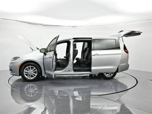 New 2026 Chrysler Pacifica Select image 43