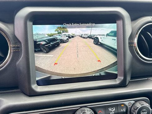 Used 2023 Jeep Wrangler Unlimited Sahara AWD/4WD image 15
