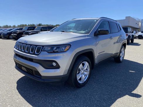 Certified 2022 Jeep Compass Latitude w/ Convenience Group AWD/4WD image 10