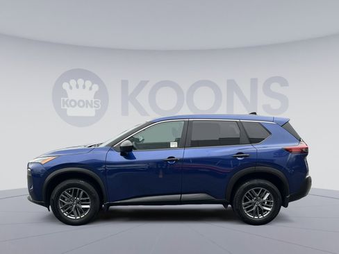 Used 2023 Nissan Rogue S image 2