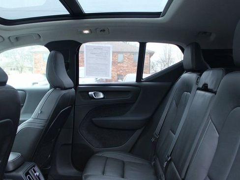 Used 2025 Volvo XC40 B5 Plus image 34