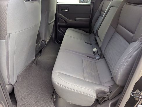 Used 2024 Nissan Frontier SV w/ SV Convenience Package image 17