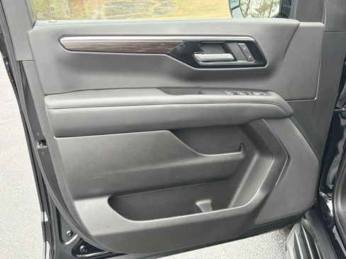 Used 2025 Chevrolet Tahoe LS image 10