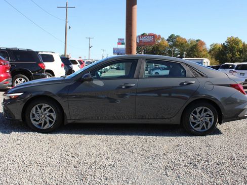 Used 2024 Hyundai Elantra Blue FWD image 2
