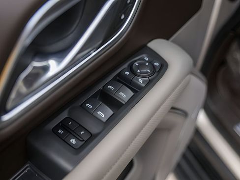 Used 2023 GMC Yukon SLT w/ SLT Luxury Package AWD/4WD image 26
