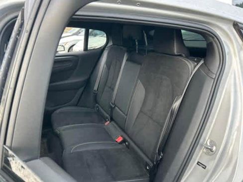 Used 2023 Volvo C40 P8 Recharge Ultimate image 3