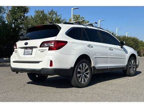 Used 2017 Subaru Outback 3.6R Touring AWD/4WD image 6