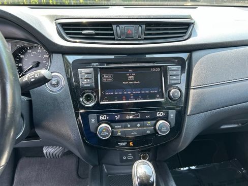 Used 2019 Nissan Rogue SV FWD image 19
