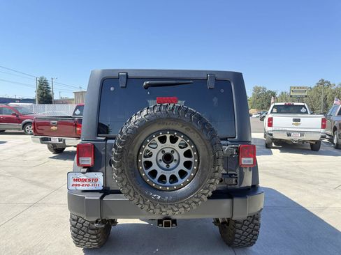 Used 2017 Jeep Wrangler Unlimited Rubicon w/ Cold Weather Group AWD/4WD image 4