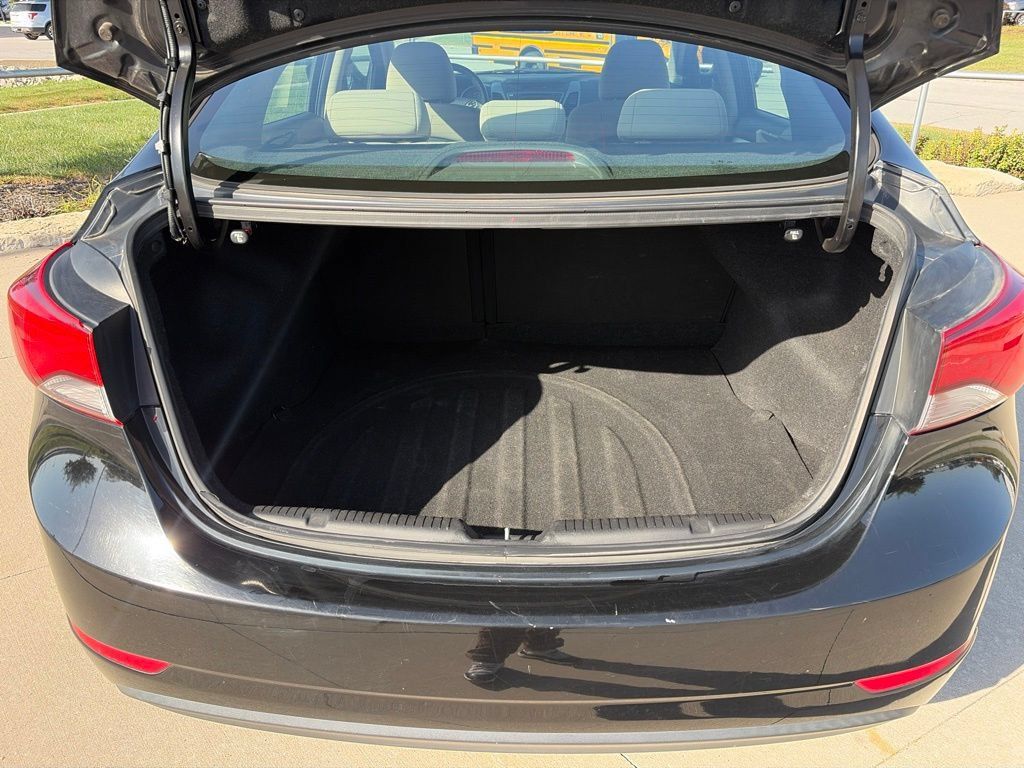 Used 2015 Hyundai Elantra SE w/ Option Group 02 FWD image 41