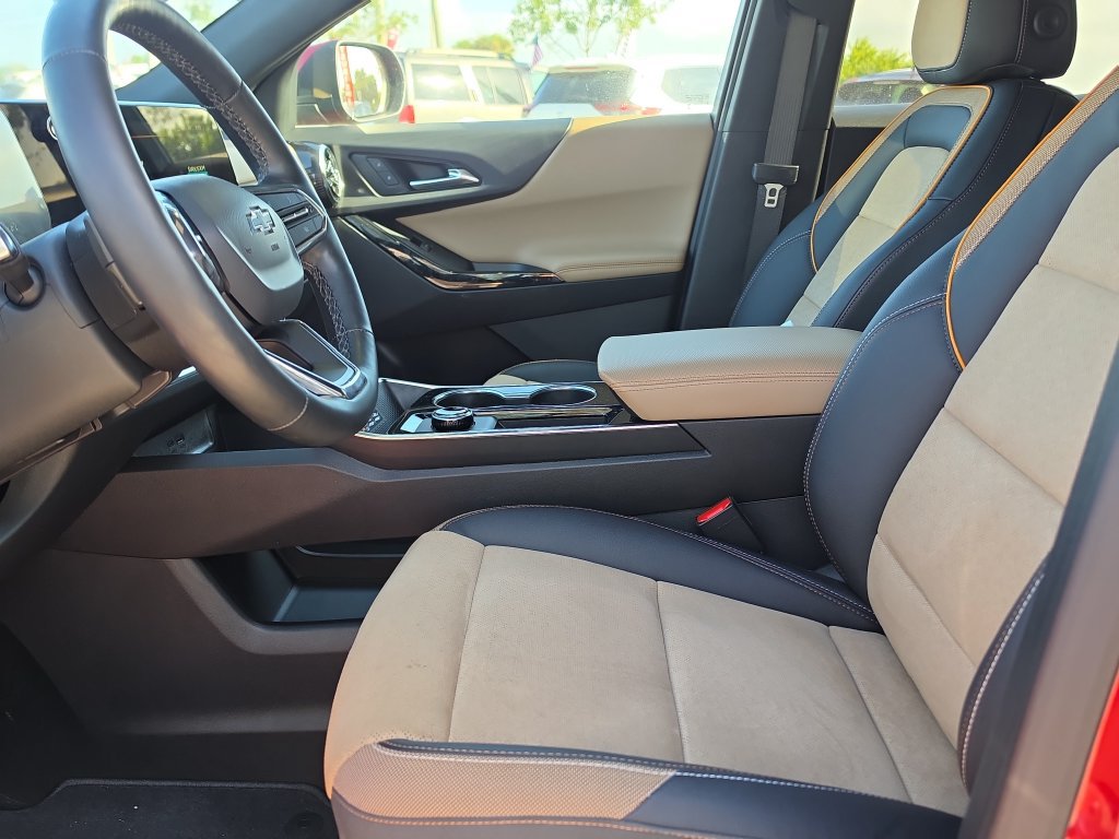 Used 2025 Chevrolet Equinox ACTIV w/ Safety and Technology Package FWD image 15