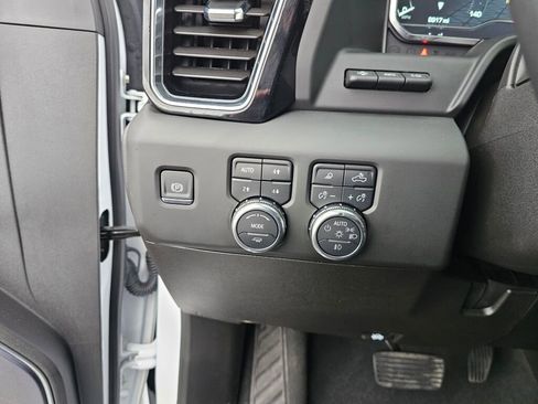 Used 2025 GMC Sierra 3500 Denali w/ Denali Reserve Package image 21