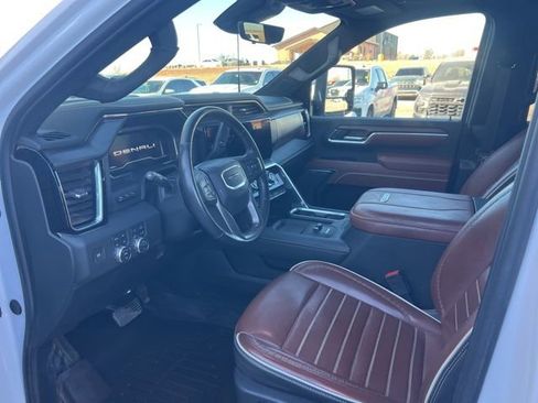 Used 2025 GMC Sierra 2500 Denali Ultimate image 12