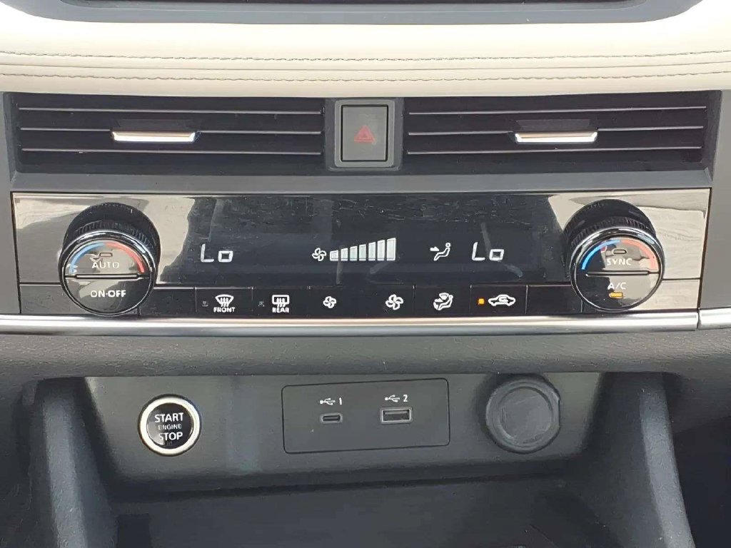 Used 2023 Nissan Rogue SV FWD image 15