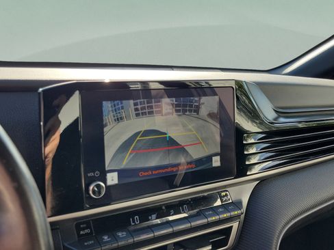 Used 2025 Toyota Camry SE FWD image 10