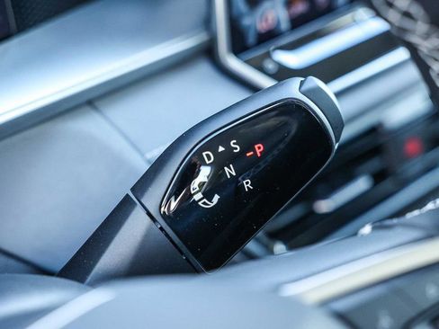 New 2026 Volkswagen Tiguan SE image 32