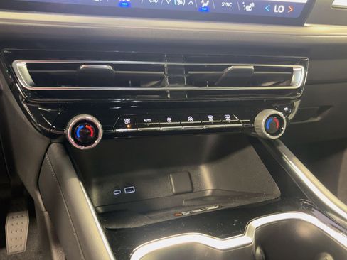 New 2025 Chevrolet Traverse LT image 26