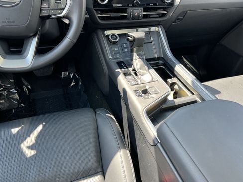 Used 2025 Lexus GX 550 w/ Accessory Package (2T) AWD/4WD image 23