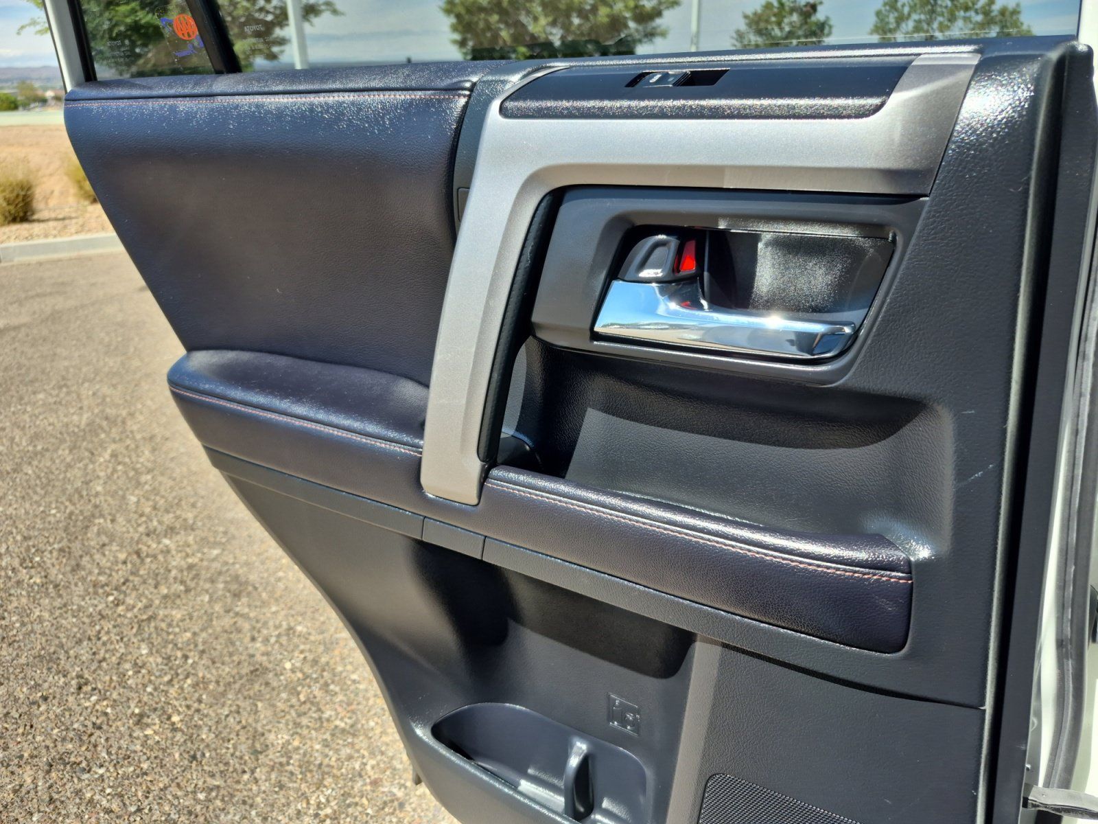 Used 2018 Toyota 4Runner Limited w/ Preferred Accessory Package AWD/4WD image 19