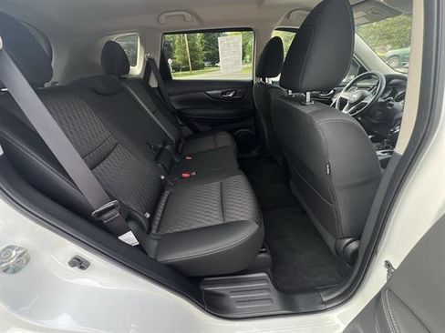 Used 2020 Nissan Rogue SV image 28