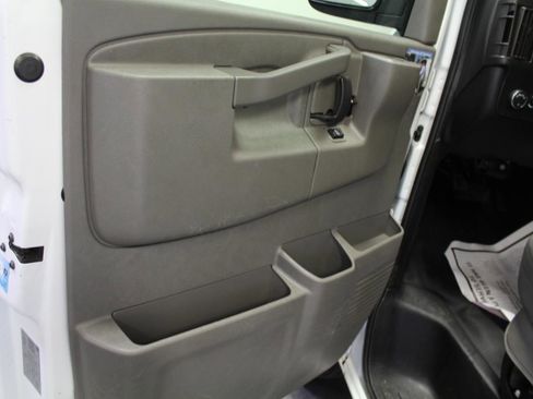Used 2020 Chevrolet Express 2500 RWD image 16