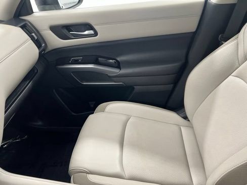 Used 2026 Nissan Pathfinder SL AWD/4WD image 16