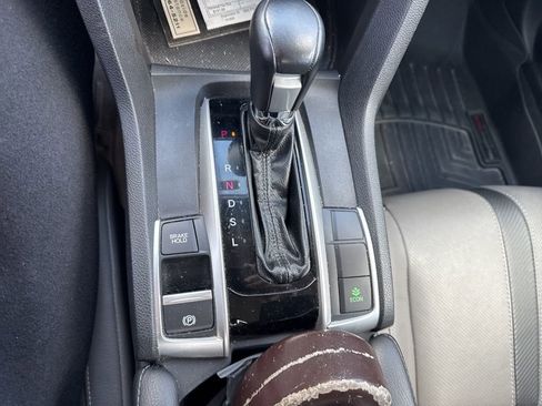 Used 2018 Honda Civic Touring image 5