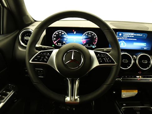 New 2026 Mercedes-Benz GLB 250 4MATIC image 8